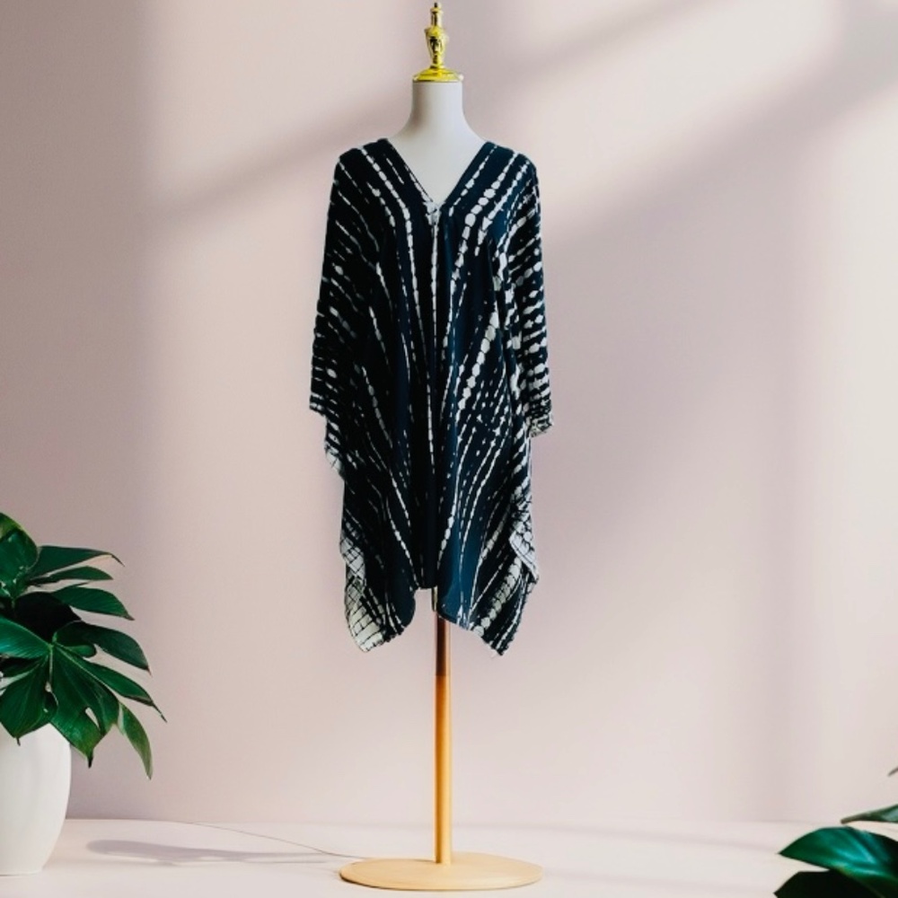 0128 / Black and White Short Kaftan, Rayon Caftan